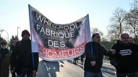 Rassemblement de protestations rappelant la fermeture de l'usine Whirpool à Amiens, le 21 novembre 2019 à l'occasion de la venue du président Emmanuel Macron
