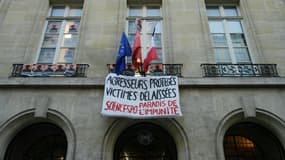 Des étudiants occupent Sciences Po pour demander la démission de son directeur Mathias Vicherat, entendu par la police dans une affaire de violences conjugales, le 7 décembre 2023 à Paris
