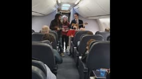 Les passagers ont entonné des chants de Noël avant le décollage de leur avion