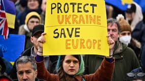 Manifestation contre l'invasion russe en Ukraine, à Trafalgar Square à Londres, au Royaume-Uni, le 5 mars 2022.
