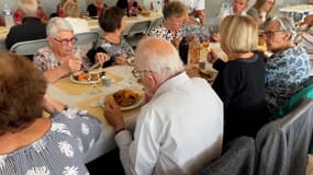 Près de 150 ainés, venus des communes situées aux alentours de Vinon-sur-Verdon, se sont réunis ce mardi midi à Saint-Julien-le-Montagnier.