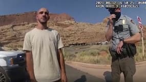 Capture d'écran d'une vidéo de la police montrant Brian Laundrie (à gauche) le 12 août 2021 à Moab, dans l'Utah