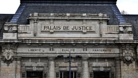 La plainte au civil de l'épouse de ce salarié et de ses enfants sera étudiée devant le tribunal des affaires sociales du TGI.