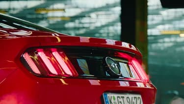 Les drones dans la fumée d'une Ford GT...