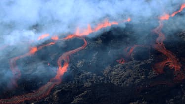 Vue aérienne du Piton de la Fournaise en éruption, le 13 juillet 2018. (Photo d'illustration)