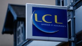 Le logo d'une banque LCL, à Ouistreham, en octobre 2019