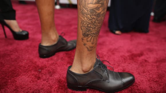 Le tatouage de Pharell Williams, photographié le 2 mars à Hollywood à l’ouverture de la cérémonie des Oscars.