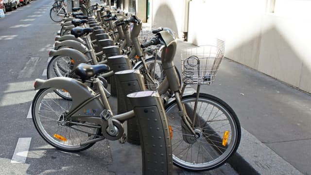 A Paris, la part des trajets à vélo plafonnent à 2% du total, contre 40% à Amsterdam ou Copenhague. 