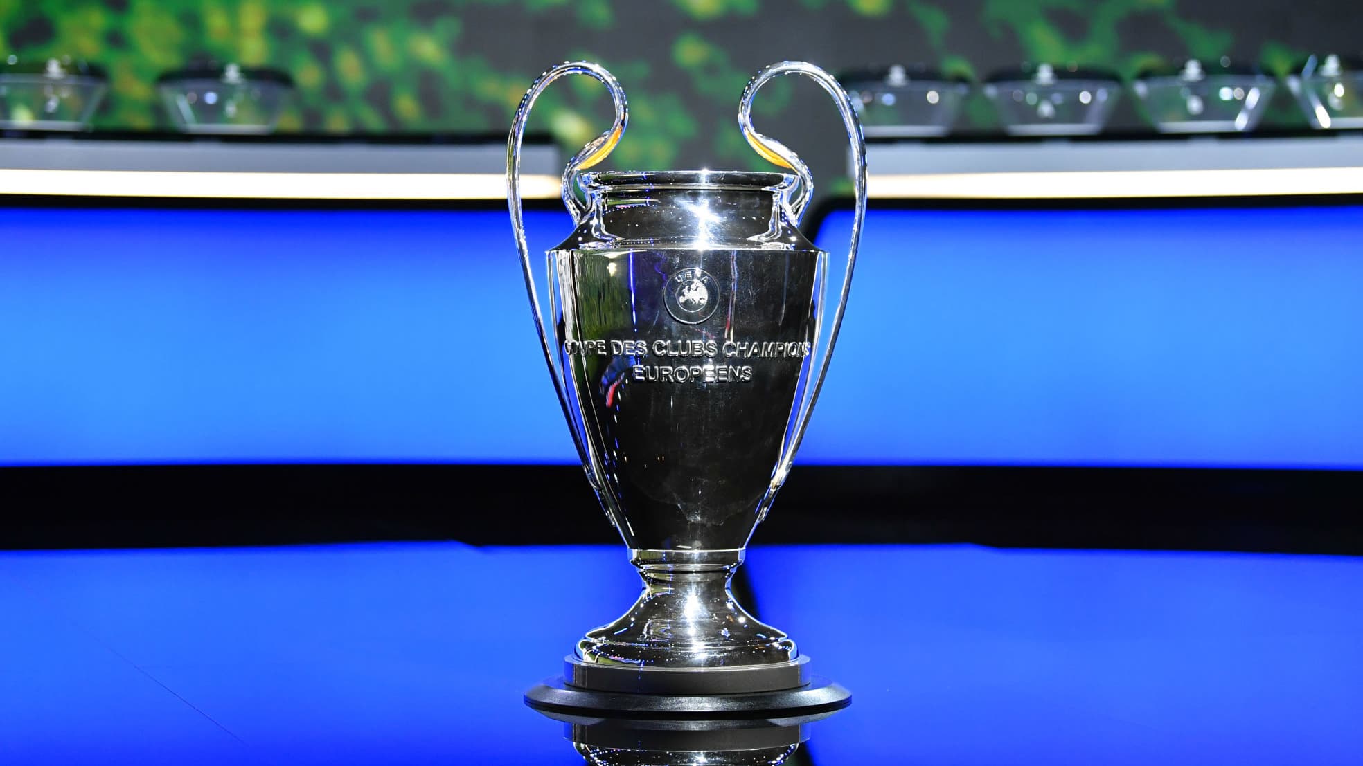 LDC (M)  Le nouveau trophée de la Ligue des Champions - HandNews