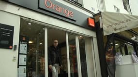 Orange devrait présenter ses excuses pour cette agression verbale.