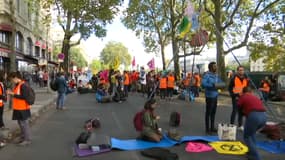 Les manifestants d'Extinction Rebellion, le 7 octobre 2019 dans le quartier de Châtelet à Paris. 