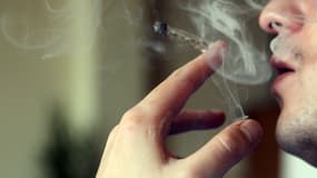 "Les consommateurs de cannabis sont des gens aisés", raconte sur RMC Jérémy, bac+5 et père de famille. (Photo d'illustration).