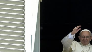Le pape François lors de la prière du 7 août 2016 sur la place Saint-Pierre de Rome.