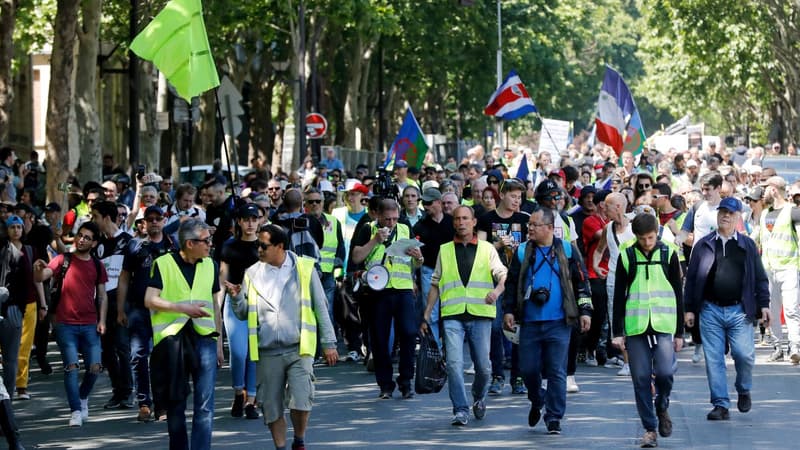 Des gilets jaunes manifestent à Paris, le 1er juin 2019.