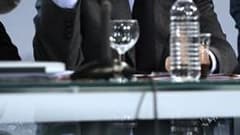 Le président du MoDem François Bayrou ironise sur les grandes manoeuvres en vue de rassembler les centristes, lancées par Jean-Louis Borloo et Hervé Morin après leur éviction du gouvernement. /Photo prise le 29 septembre 2010/REUTERS/Philippe Wojazer