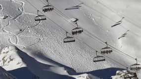 Un saisonnier est mort après avoir percuté un arbre en descendant une piste de ski sur un matelas - Mardi 2 février 2016