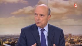 Alain Juppé estime que la déchéance de nationalité aux binationaux nés Français ne nécessite pas de réforme constitutionnelle.