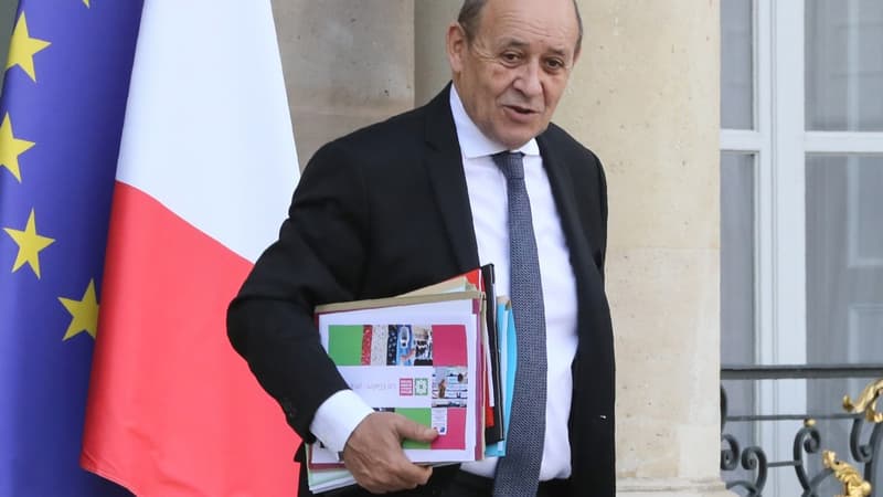 Jean-Yves Le Drian, ministre des Affaires étrangères, sort de l'Elysée, le 21 octobre 2019