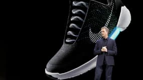 Pour Mark Parker, le PDG de Nike, la chaussure de sport auto-laçante sera aussi répandue que la voiture autonome à l'avenir.