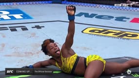 La Brésilienne Alexia Thainara célèbre sa victoire à l'UFC Londres, 22 mars 2025