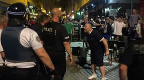 Les policiers sont intervenus pour disperser les 200 supporteurs anglais.