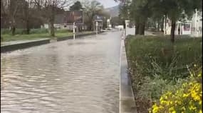 Intempéries dans les Alpes-Maritimes: une route inondée avenue Francis Tonner à Cannes