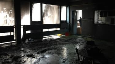 Plusieurs salles, dont l'une de classe, ont été ravagées par l'incendie criminel.