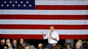 Mitt Romney en meeting à Dayton, dans l'Ohio, où les électeurs républicains voteront mardi à l'occasion d'une primaire. Mitt Romney, favori de la course à l'investiture républicaine, a aisément remporté samedi les caucus de l'Etat de Washington, organisés