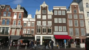 Les parents de Santiago, ainsi que le nourrisson, ont été retrouvés dans cet hôtel situé à quelques pages de la gare d'Amsterdam Centraal.