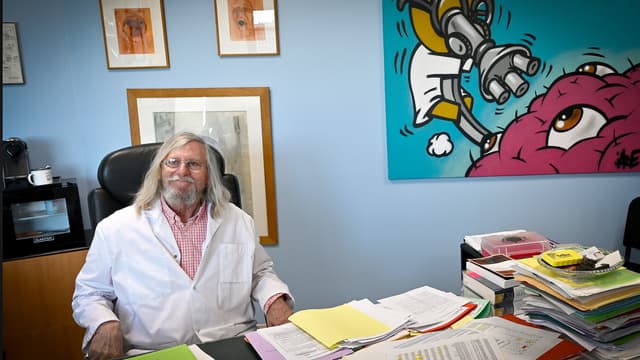 Didier Raoult, le 26 février 2020 dans son bureau, à Marseille.
