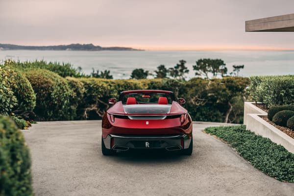 La Rolls-Royce "La Rose Noire", un cabriolet deux places qui coûterait près de 30 millions d'euros.