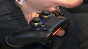 Une manette de Playstation