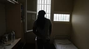 Un détenu dans sa cellule de l'Unité pour détenus violents de la prison de Fleury-Mérogis, en Essonne, le 21 juin 2023