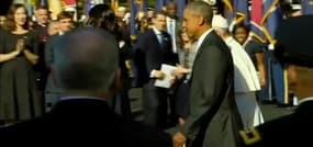 Le pape François accueilli par Obama à la Maison Blanche