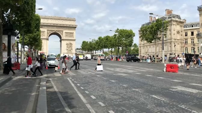 Avenida Champs-Elysées é a mais cara da Europa