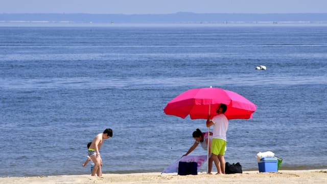 Des plagistes à Arcachon, le 2 juin 2020 (photo d'illustration)