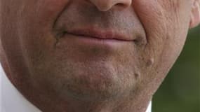 Entre envolée du chômage, plans sociaux, croissance en berne et hausses d'impôts du budget 2013, de noirs nuages assombrissent l'automne de François Hollande, qui paie en impopularité les doutes des Français sur sa capacité à faire face. /Photo prise le 2