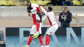 Mohammed Salisu célèbre son but avec ses coéquipiers de Monaco à Louis-II, 25 octobre 2025