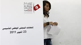 Dans un bureau de vote de Tunis, dimanche dernier, lors des élections pour une assemblée constituante. Ennahda, arrivé en tête de ces élections, va être le premier parti islamiste du "printemps arabe" à devoir préciser la nature des relations qu'il souhai