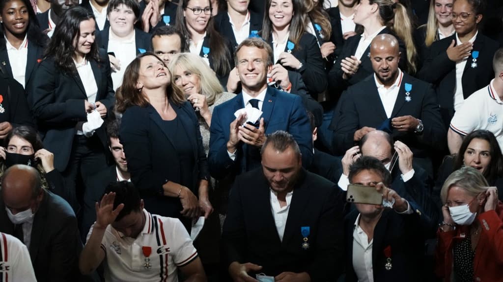 Emmanuel Macron et les médaillés de KP de Tokyo à l'Elysée le 13 septembre 2021