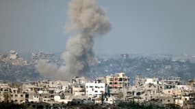 Des panaches de fumée s'élevant suite à des bombardements israéliens dans le nord de la bande de Gaza le 16 janvier 2025.