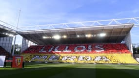 "Lillois merda", le tifo des supporters de Lens face à Lille