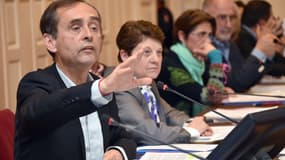 Le maire de Béziers Robert Ménard, lors d'un conseil municipal le 5 mai 2015. 
