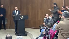 Le ministre syrien de l'information, Mohamed al-Omar, s'adresse aux médias lors d'une réunion à Damas le 31 décembre 2024.