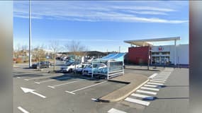 Un supermarché à Onet-le-Château, où un homme âgé de 45 ans est mort ce samedi 16 mars après avoir reçu plusieurs coups de couteau.