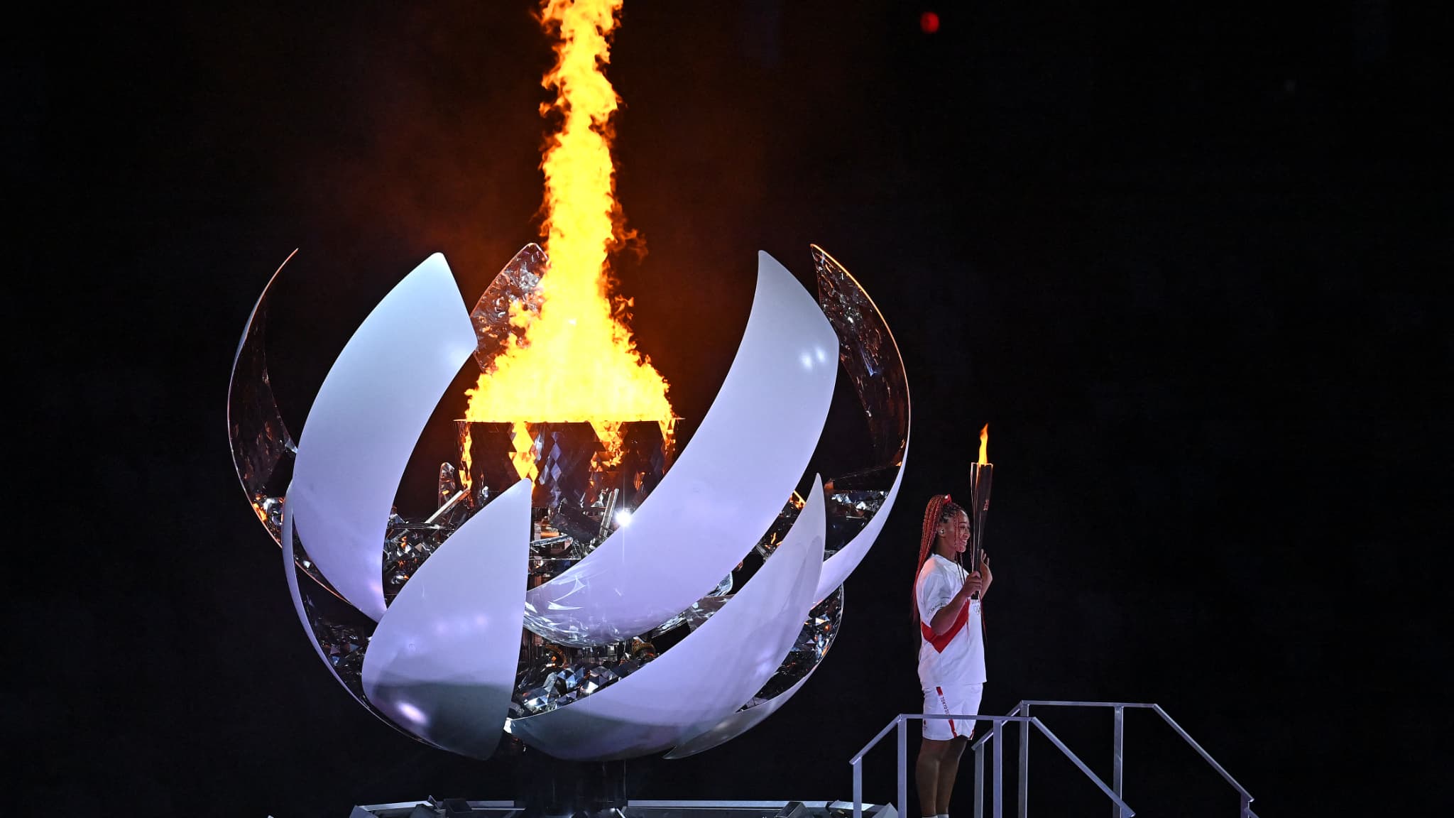 JO : C'est une immense émotion, le drapeau olympique hissé sur