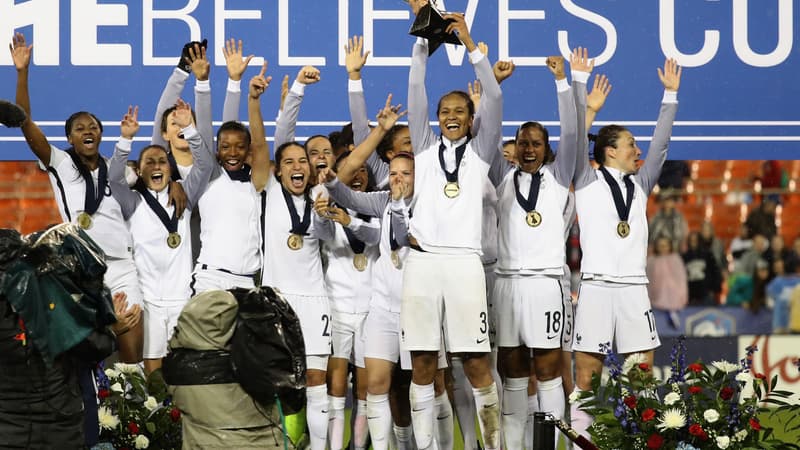 Wendie Renard soulève le trophée