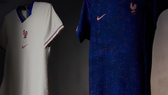 Les maillots de l'équipe de France féminine.