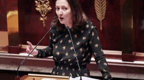 La députée PS Karine Berger a annoncé que les entreprises et banques françaises devront déclarer leurs impôts payés dans tous les pays du monde, y compris les paradis fiscaux.