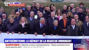 "Pour la République, contre l'antisémitisme": une banderole déployée par des politiques devant l'Assemblée